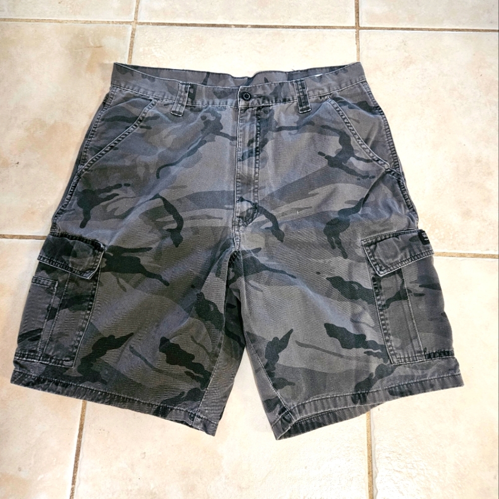 Wrangler camo gray shorts. Men's size 36